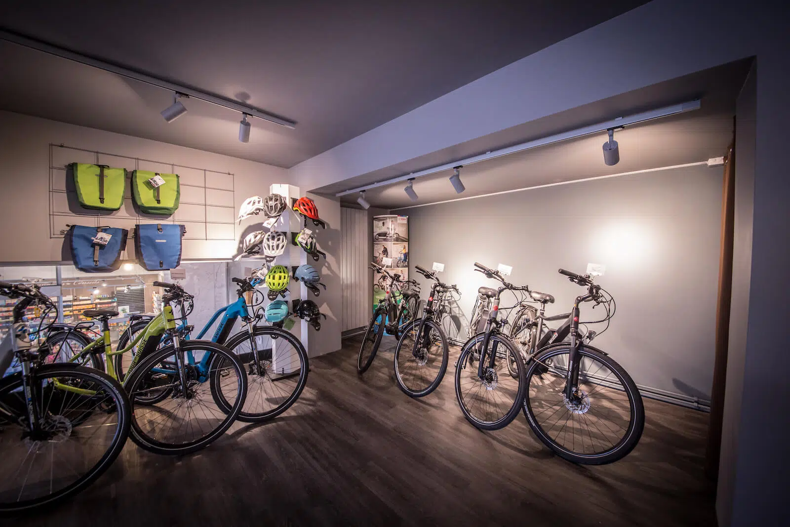 Premier étage du magasin Charly's Bike Store à Genève