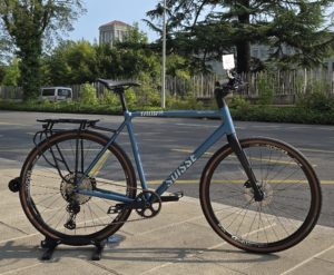 Tour de Suisse Virage 2025  58 cm Pétrole mat